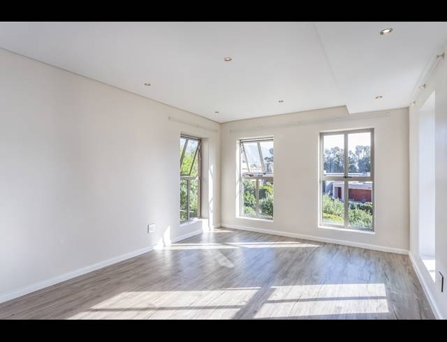 5 BEDROOM FREESTANDING TO LET IN STONEHURST MOUNTAIN ESTATE